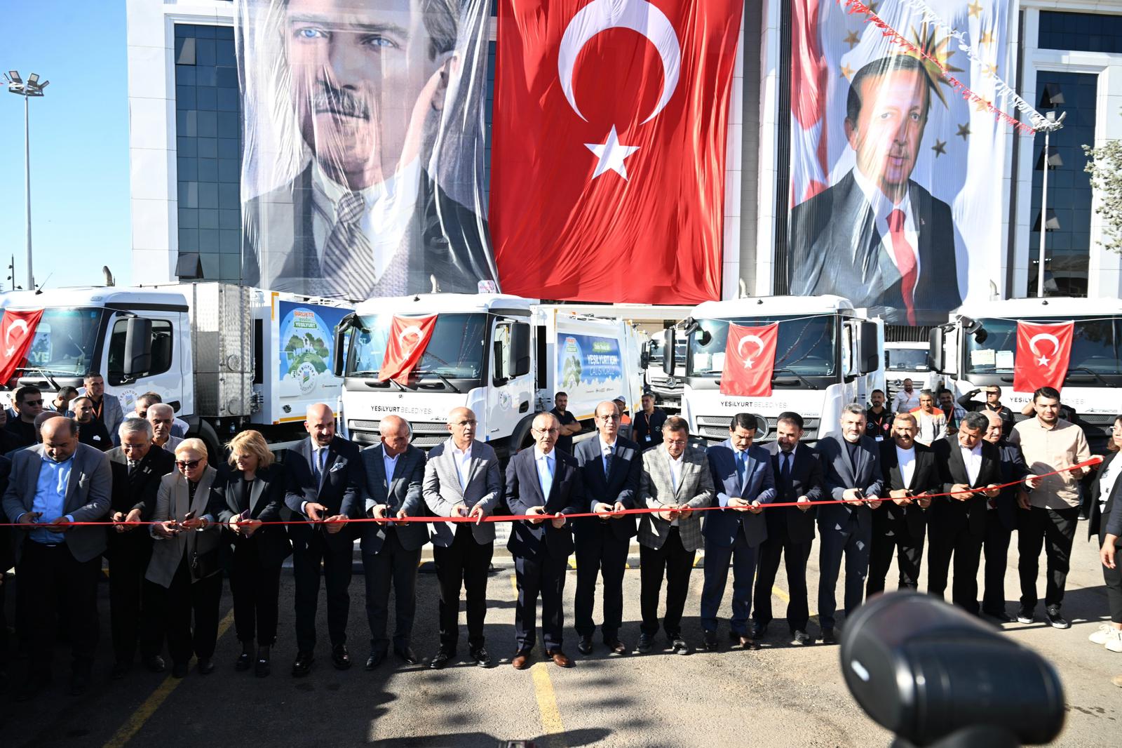 Vali Yavuz Yeşilyurt Belediyesi Araç Tanıtım Töreni’ne Katıldı
