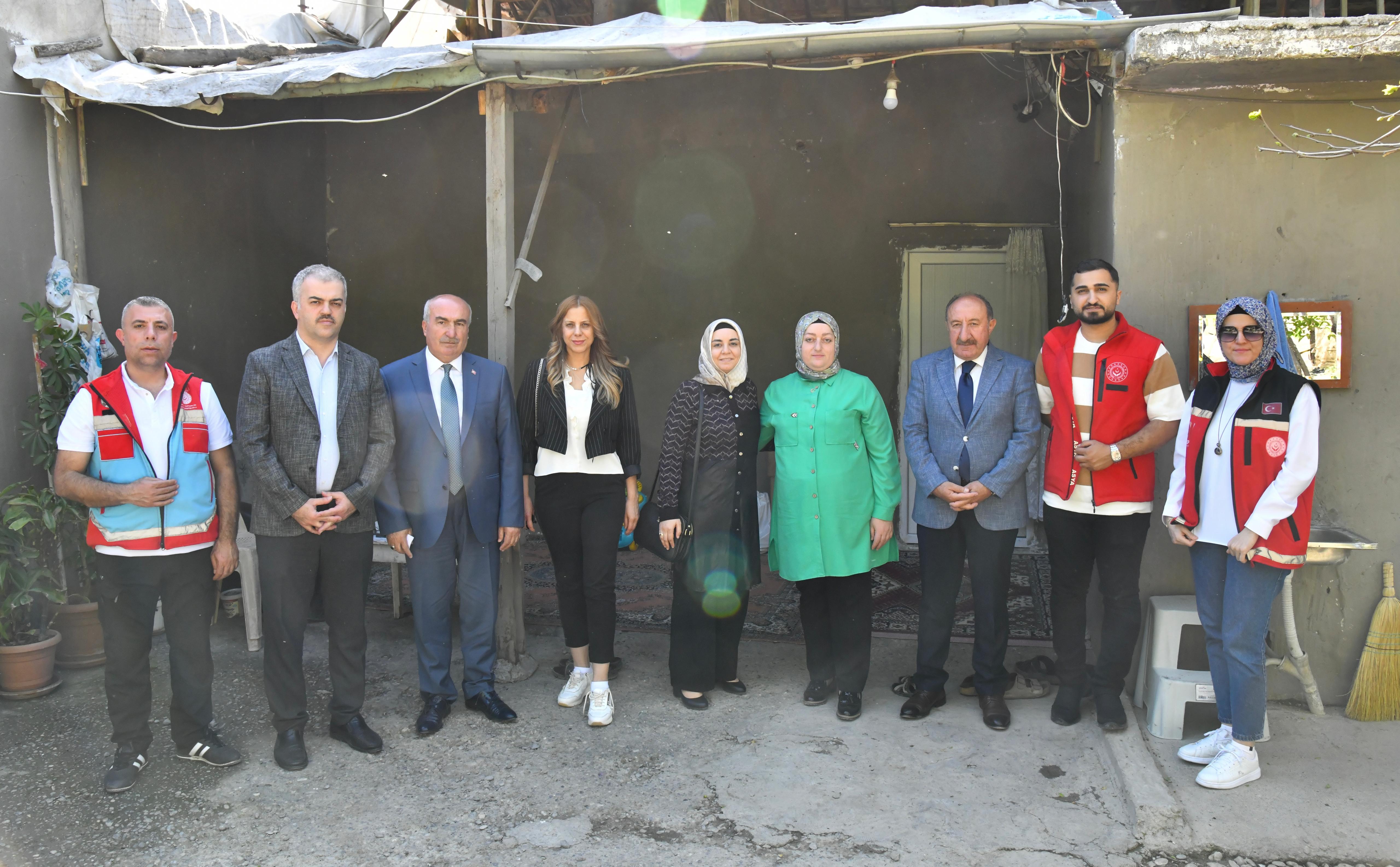 Vali Yazıcı'nın eşinden Aile Ziyaretleri