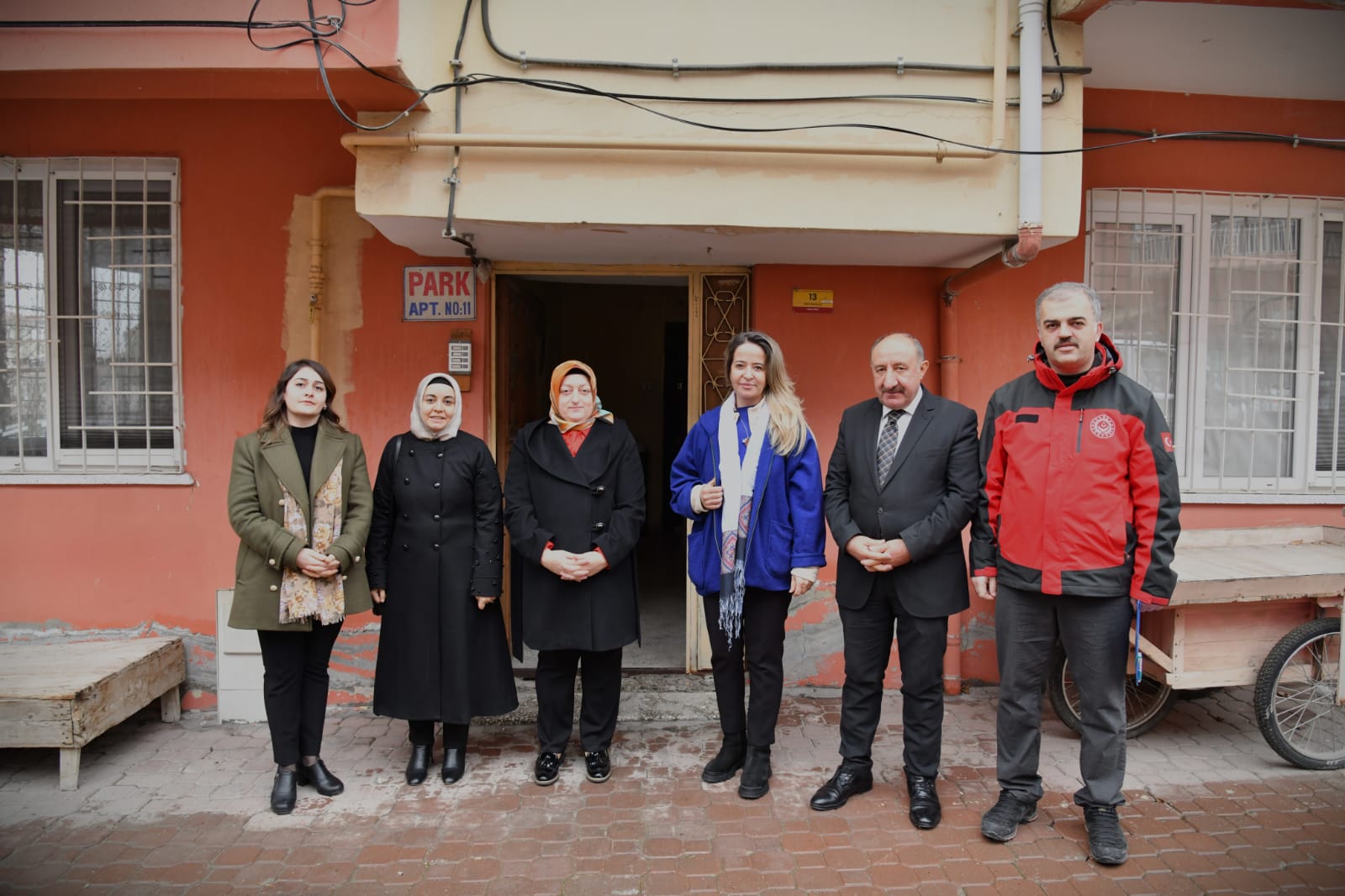 Vali Yazıcı'nın Eşinden Ailelere Ziyaret