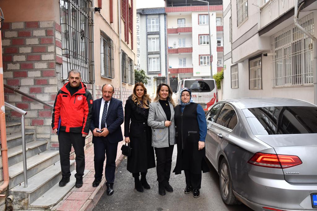 Vali Yazıcı'nın Eşinden İhtiyaç Sahibi Ailelere Ziyaret