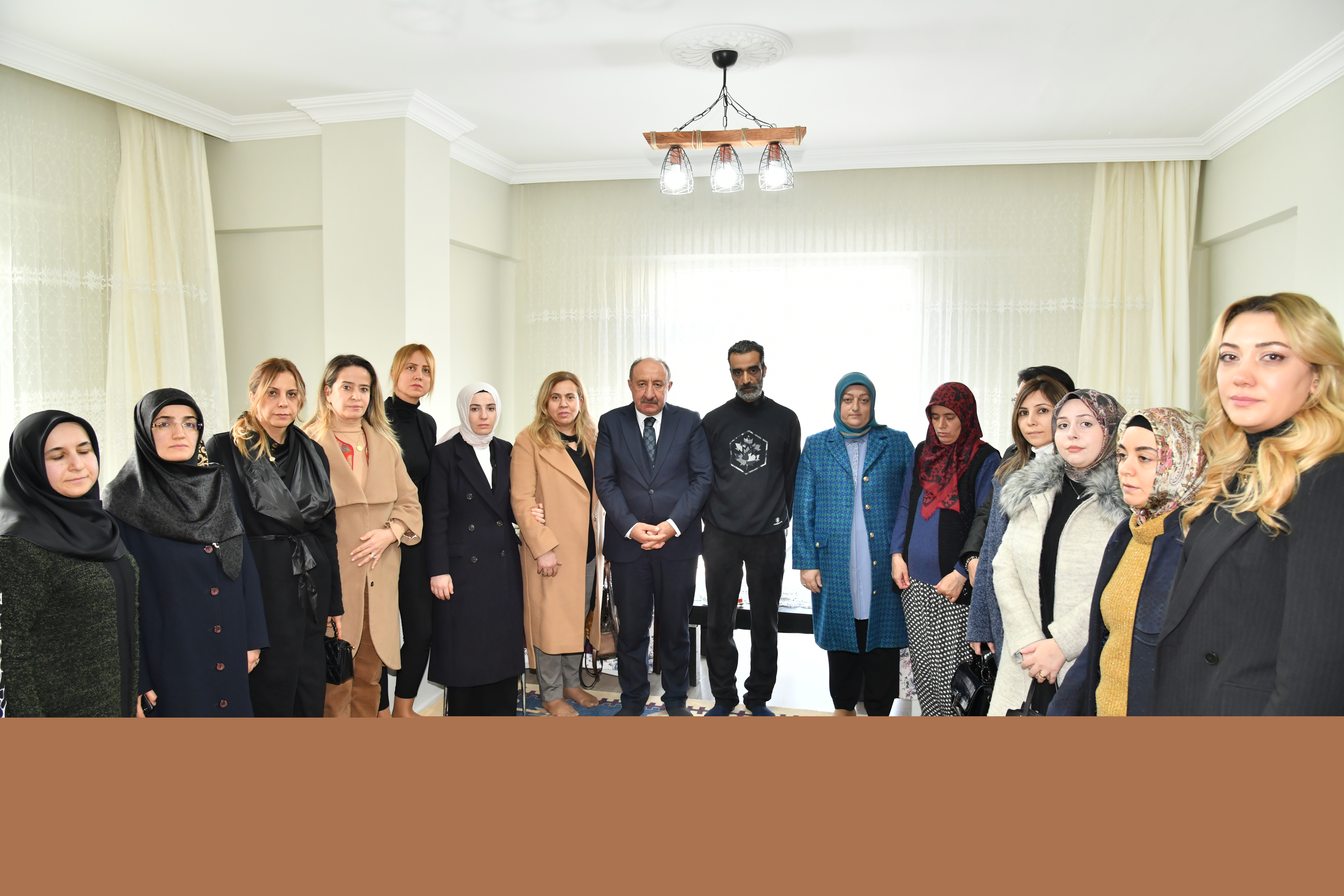 Vali Yazıcı'nın Eşinden Şehit Elmas'ın Ailesine Ziyaret