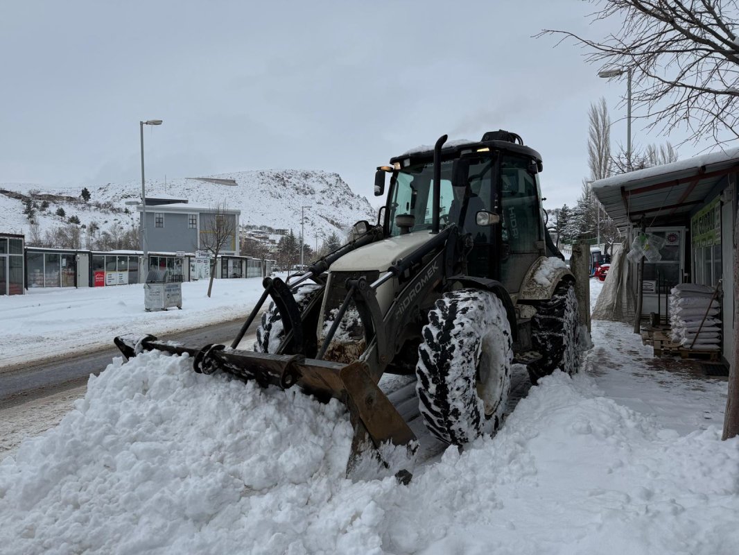 KULUNCAK BELEDİYESİ’NDEN KARLA MÜCADELE SEFERBERLİĞİ