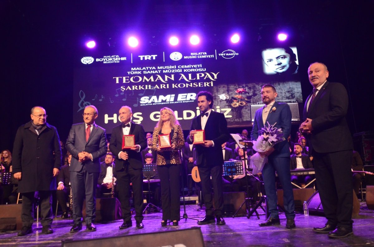 TEOMAN ALPAY ŞARKILARI MEST ETTİ