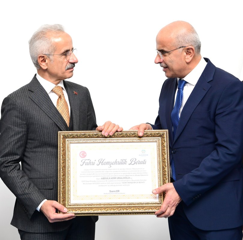 Büyükşehir Belediyesi’ni ziyaret eden Bakan URALOĞLU’na  BAŞKAN ER’DEN FAHRİ HEMŞEHRİLİK BERATI