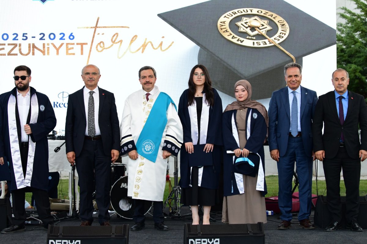 Malatya Turgut Özal Üniversitesinde Mezuniyet Coşkusu: Genç Üniversite Güçlü Adımlarla Geleceğe Yürüyor 