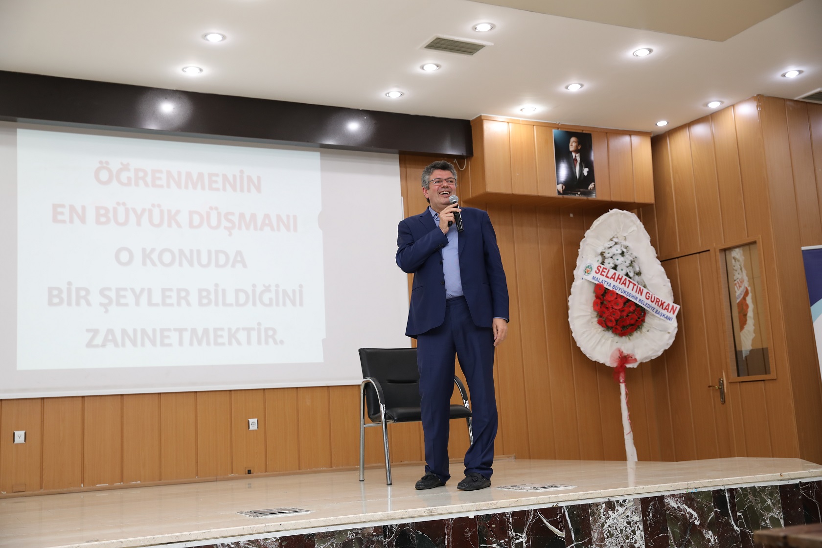 Yazar Kapaklıkaya Sevenleriyle Buluştu