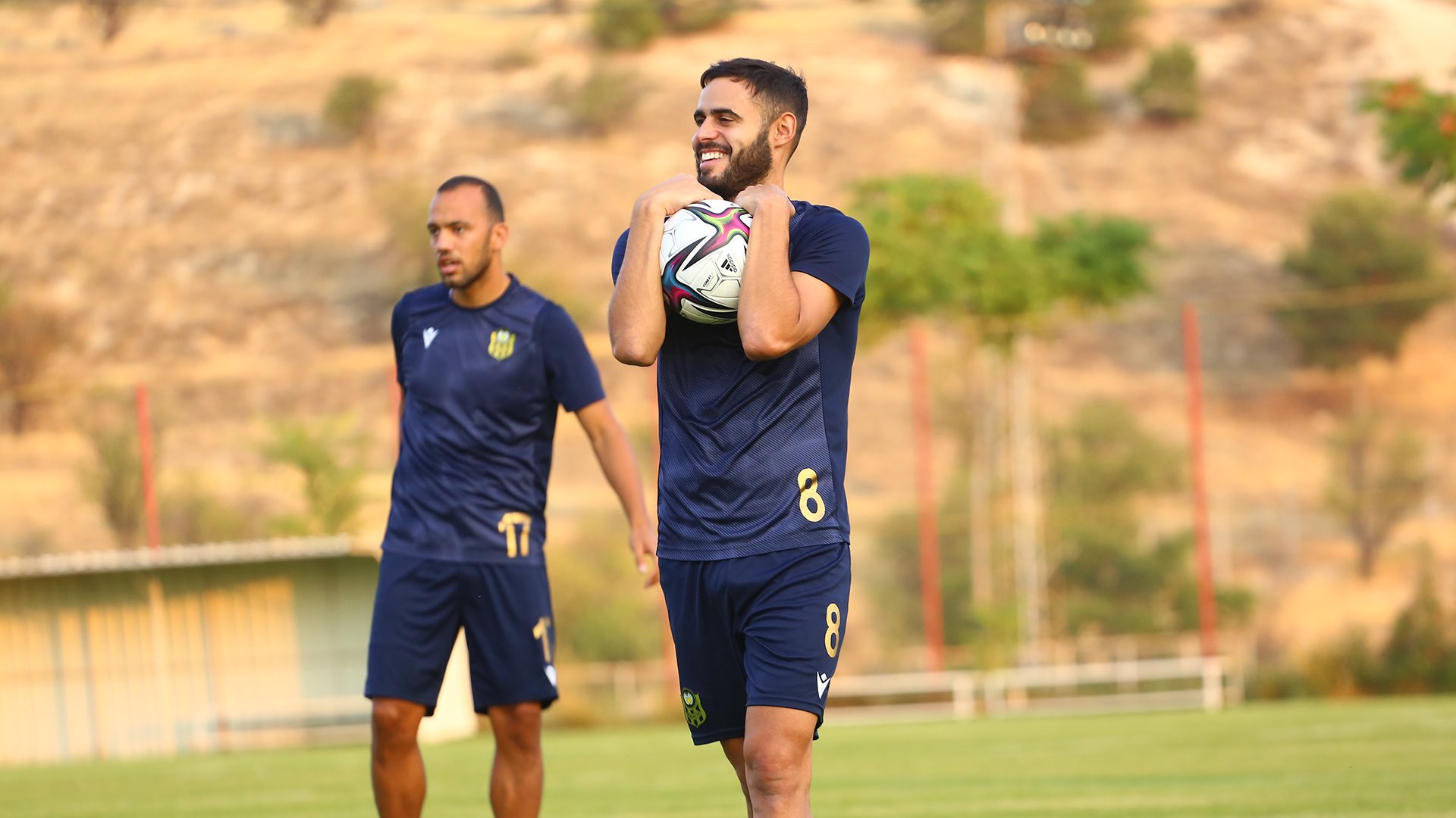 Yeni transfer Chouiar ilk antrenmanına çıktı