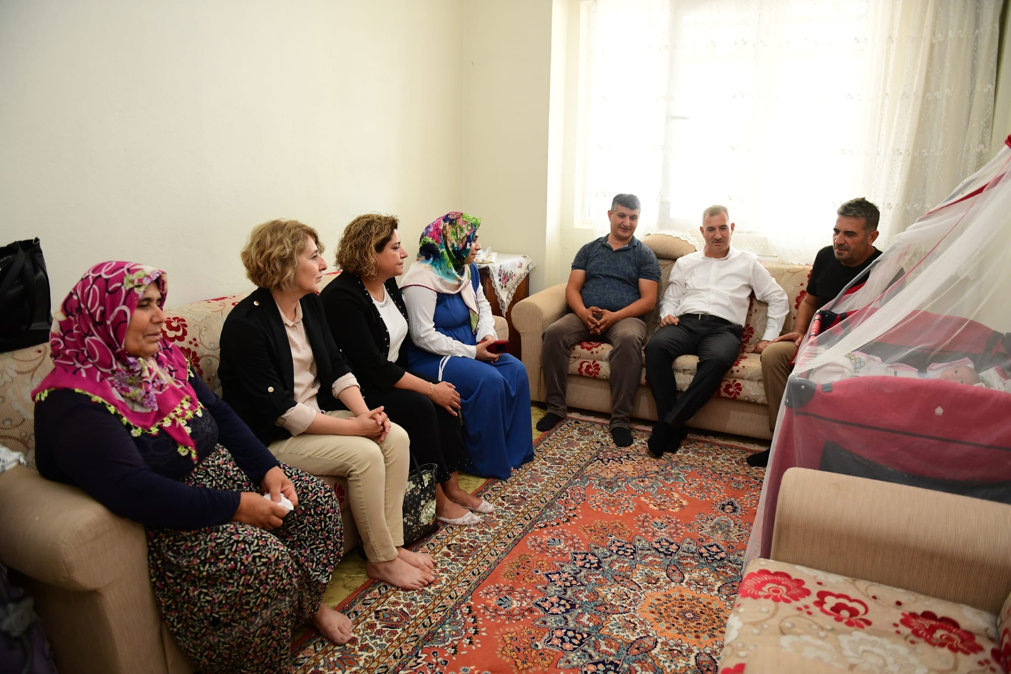 Yeşilyurt Belediyesi Ailelerin Bebek Sevincini Paylaşıyor