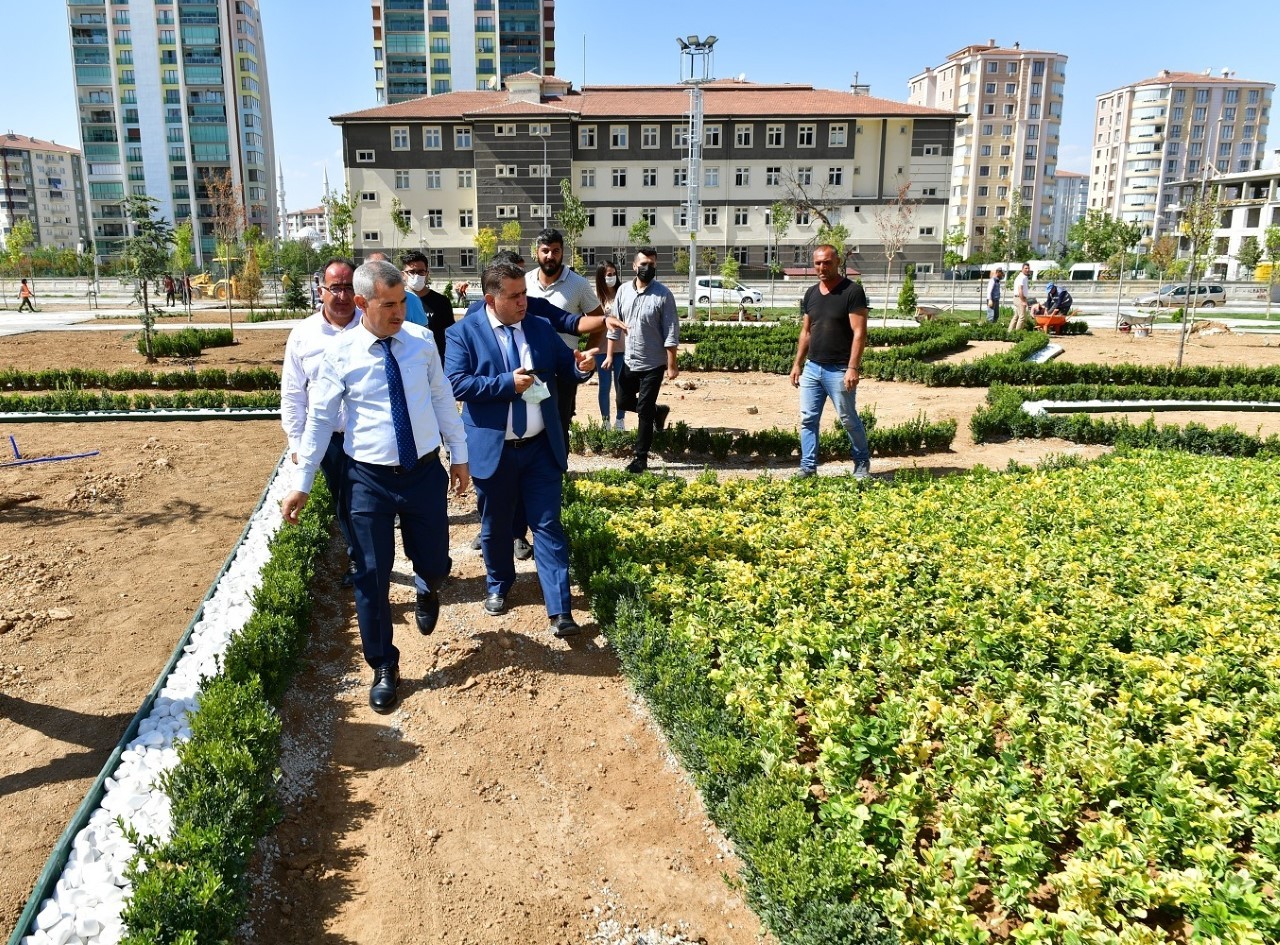 Yeşilyurt Belediyesi, kent estetiğine değer katıyor