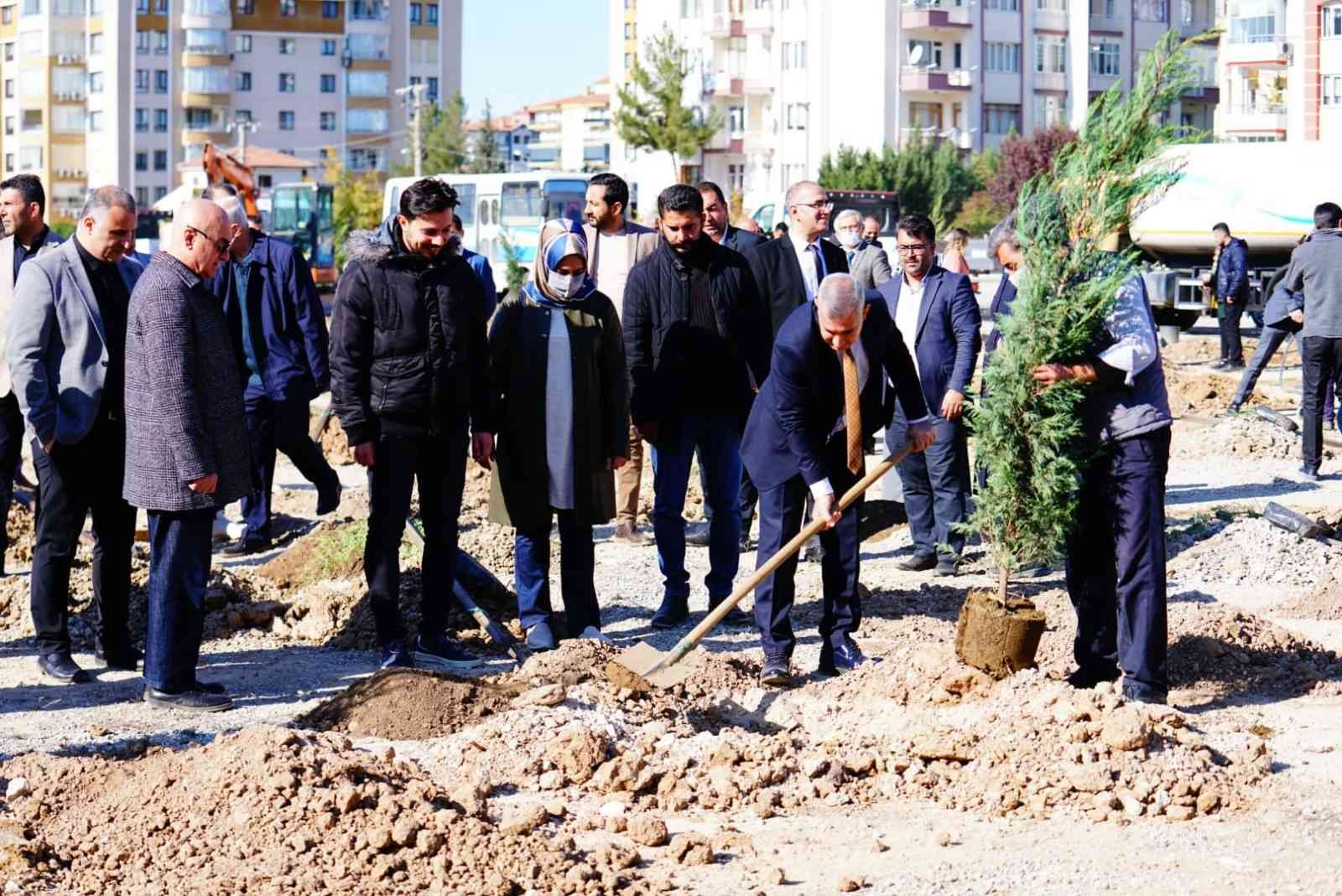 Yeşilyurt Belediyesi’nden bin fidan desteği
