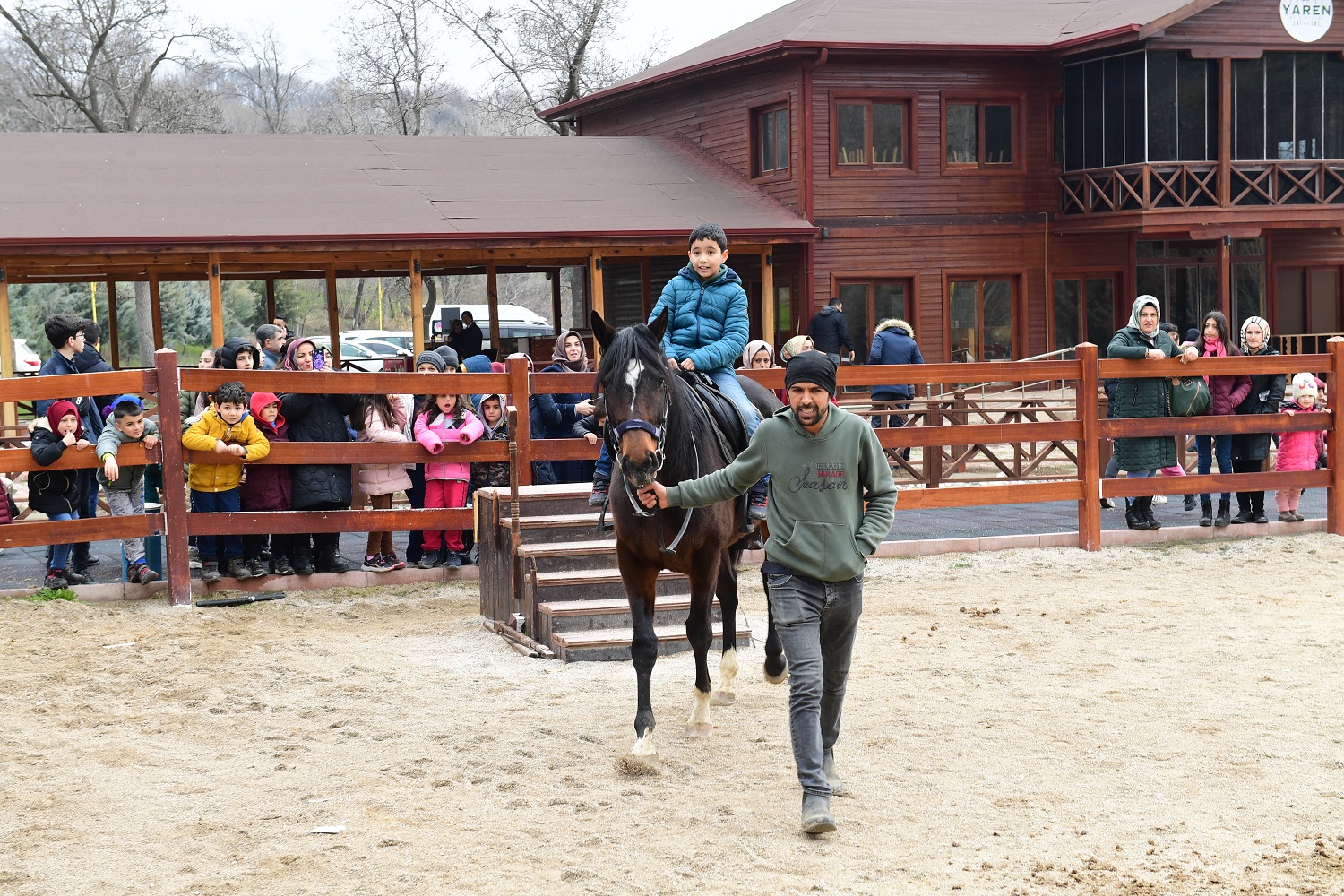 Yeşilyurt Belediyesinden Çocuklara Karne Hediyesi