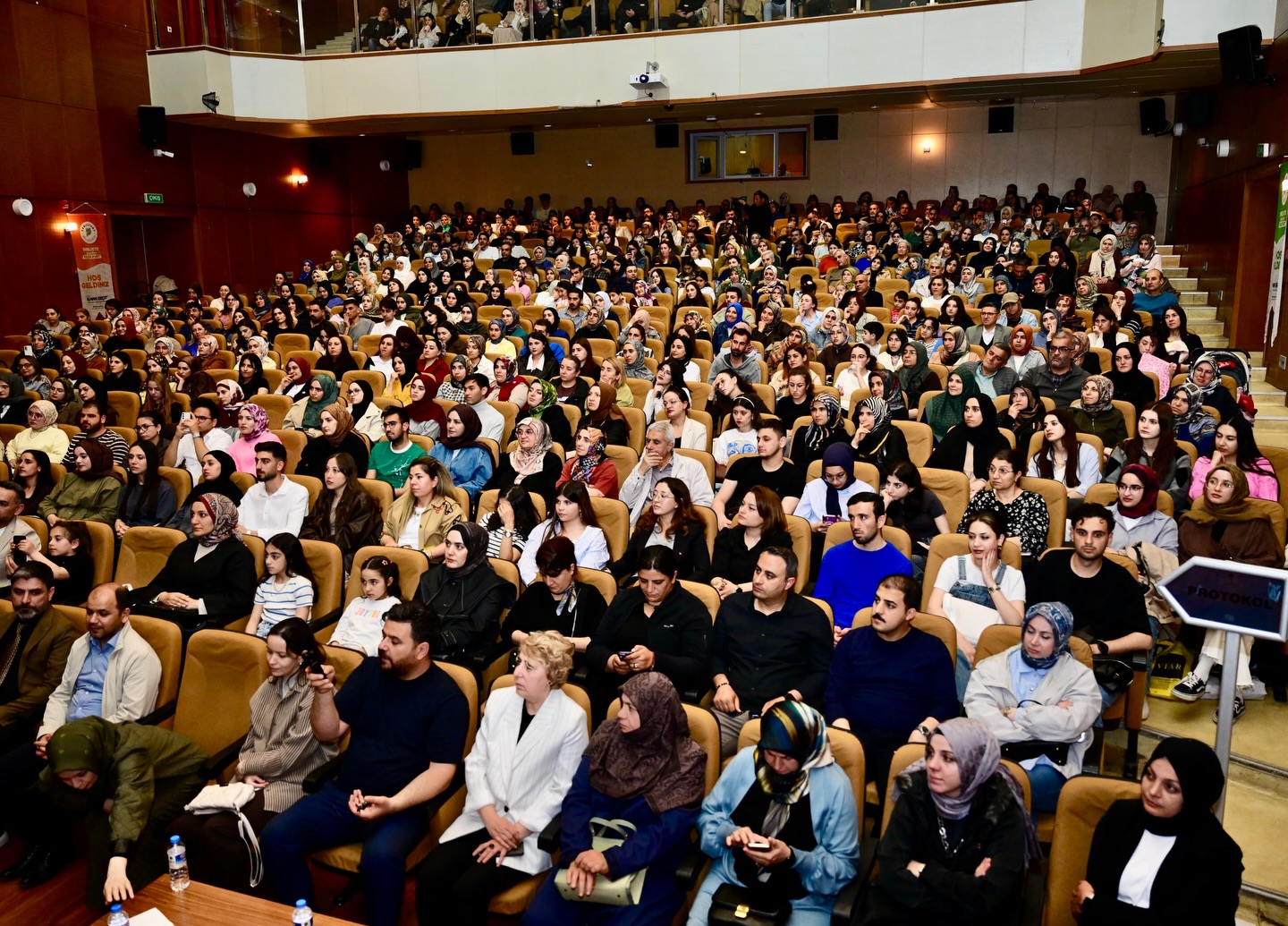 Yeşilyurt’ta “Duyulmayan Çocuk, Yorgun Anne-Baba, Kaybolan İletişim” Konferansına Yoğun İlgi