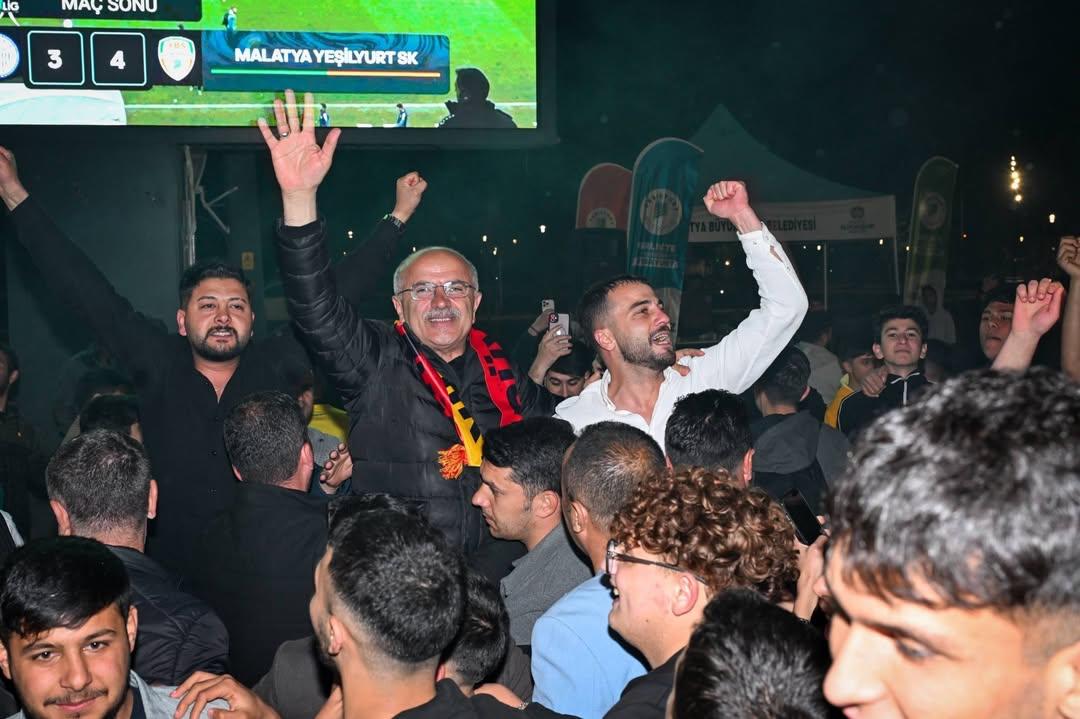 Yeşilyurtspor’un Finale Yükselmesi Malatya’yı Sokağa Döktü