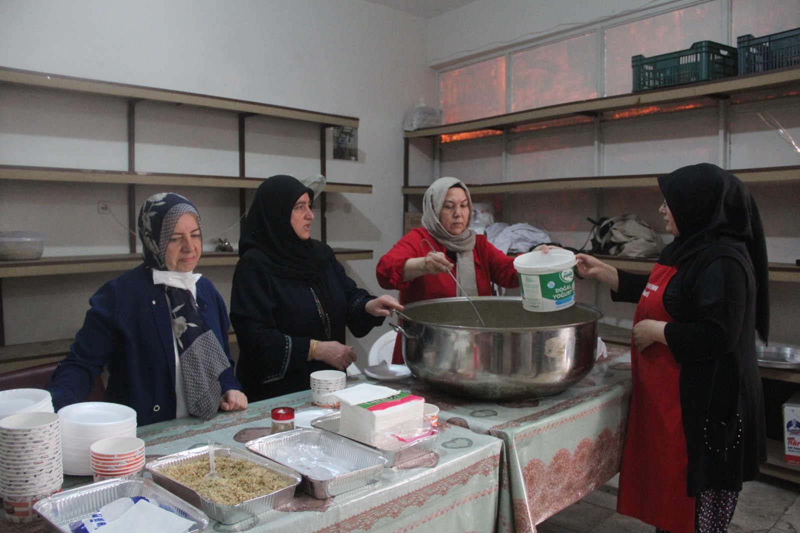 Yetimler Kervanından Aşure Etkinliği