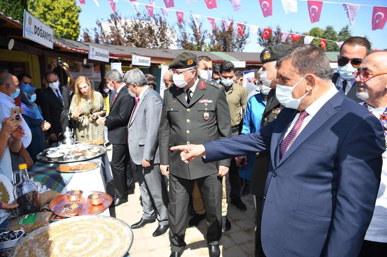 Yöresel yemek ve ürünler sergilendi