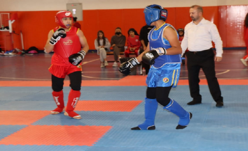 Yumruklar şampiyonluk için vuruldu